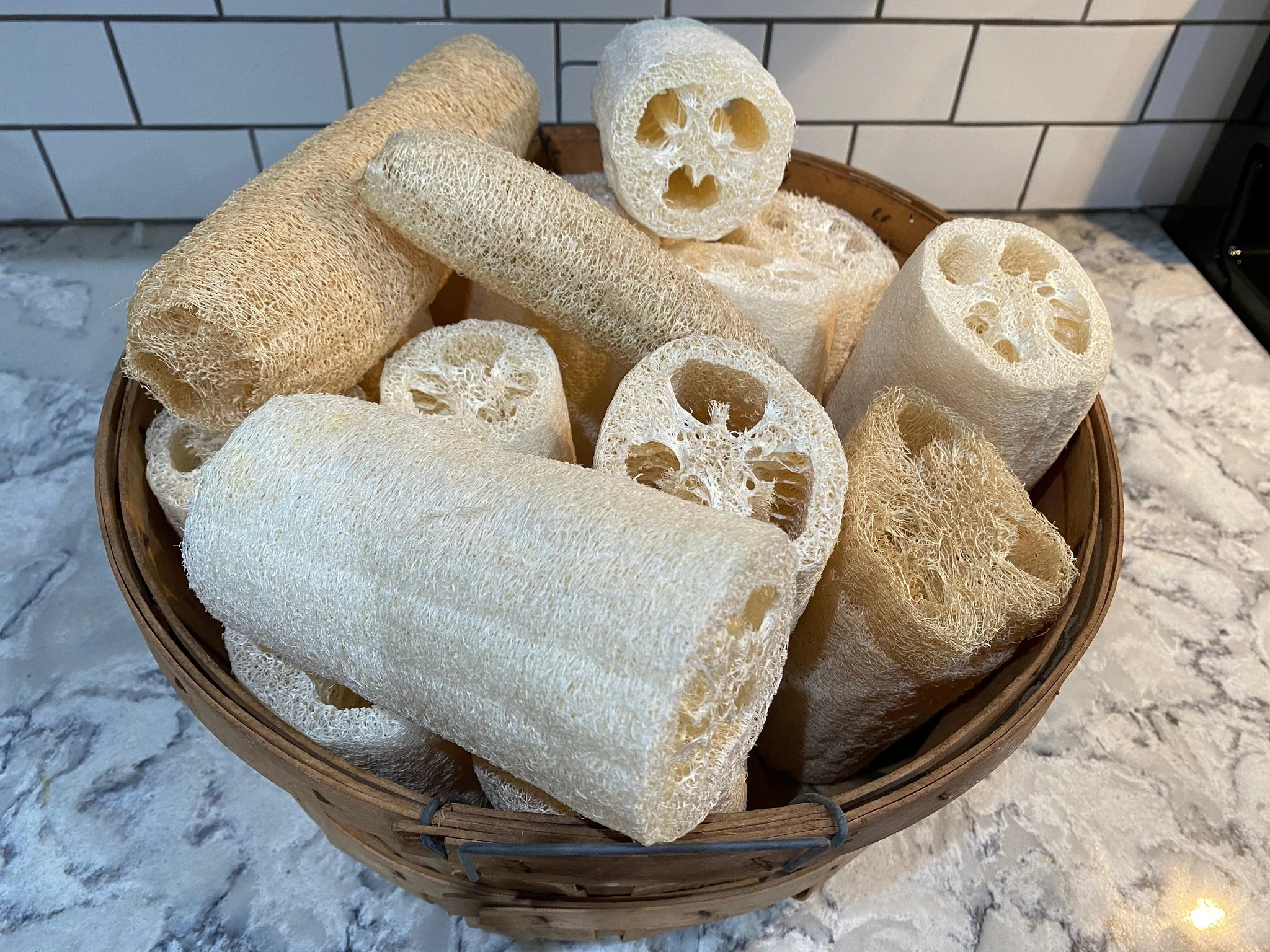 How to Use Raw Loofah Gloves and Pads Effectively